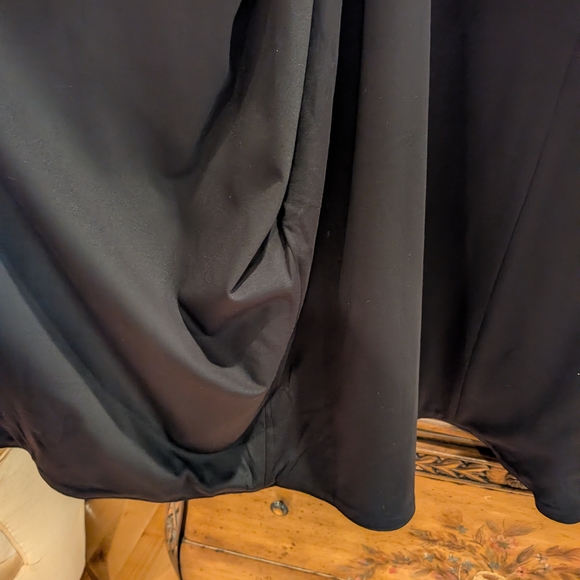 Natori Red and Black Floral Jacket - Picture 3 of 6